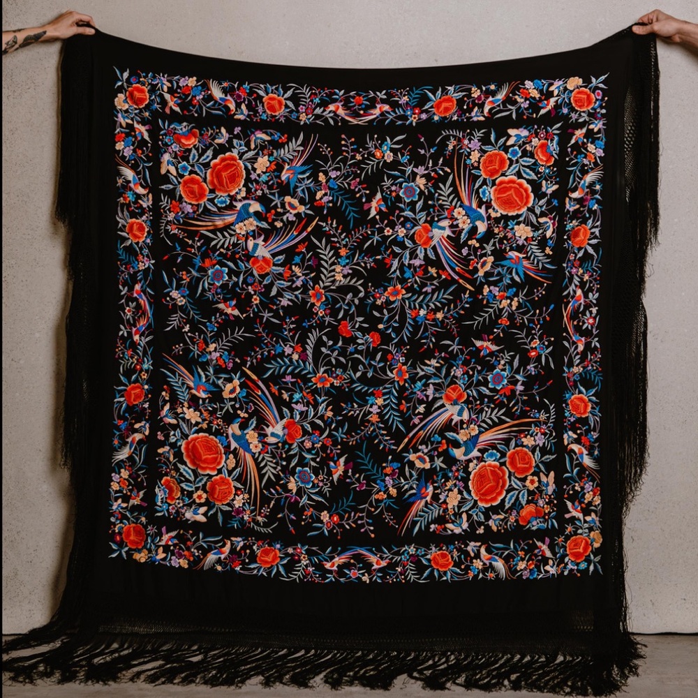 Manila shawl 20th century “Virtues”